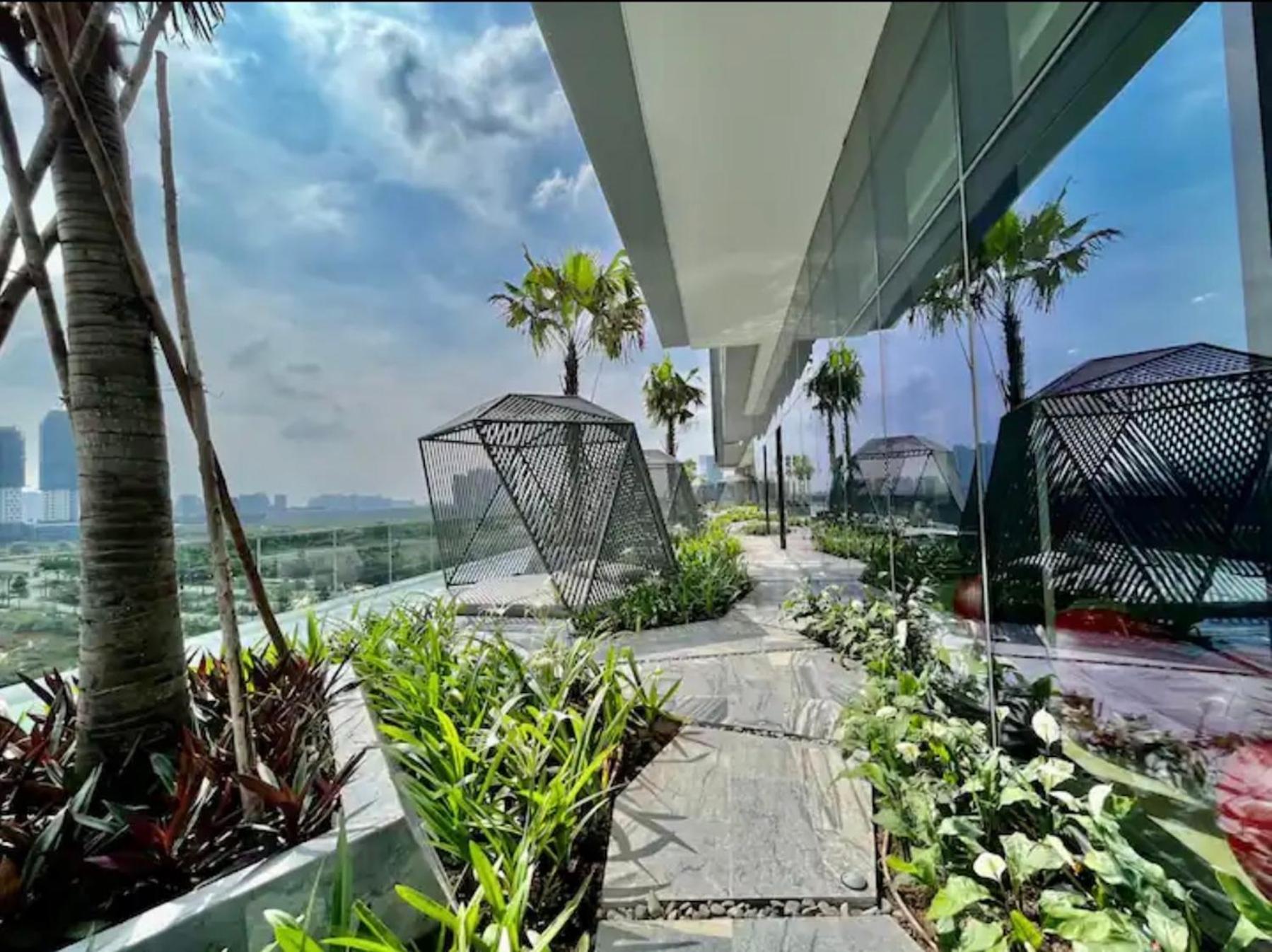 The Metropole -Complex "Opera, Crest, Galleria " -Free Pool-Gym-Sauna Room-Yoga Room ホーチミン市 エクステリア 写真