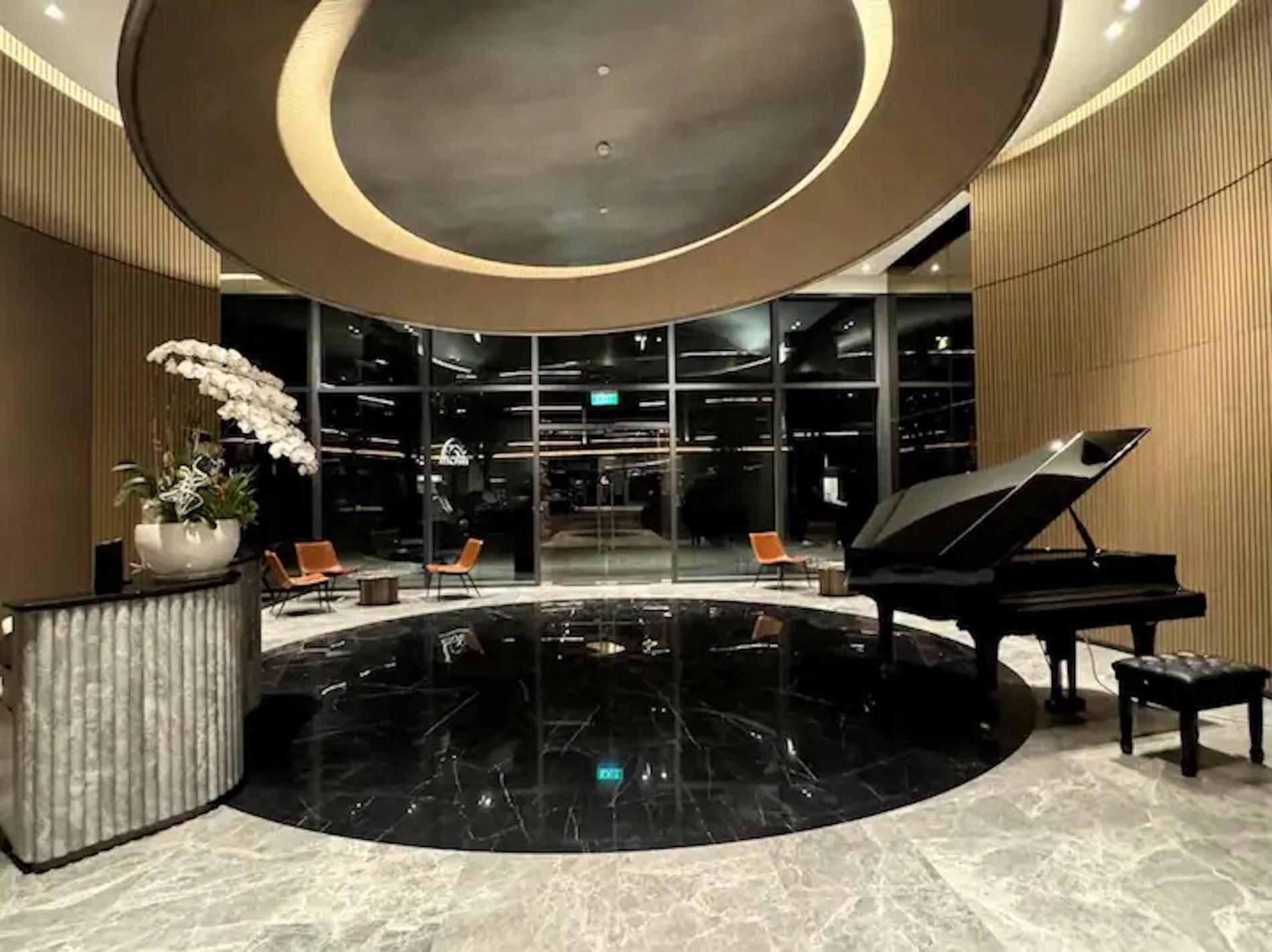The Metropole -Complex "Opera, Crest, Galleria " -Free Pool-Gym-Sauna Room-Yoga Room ホーチミン市 エクステリア 写真