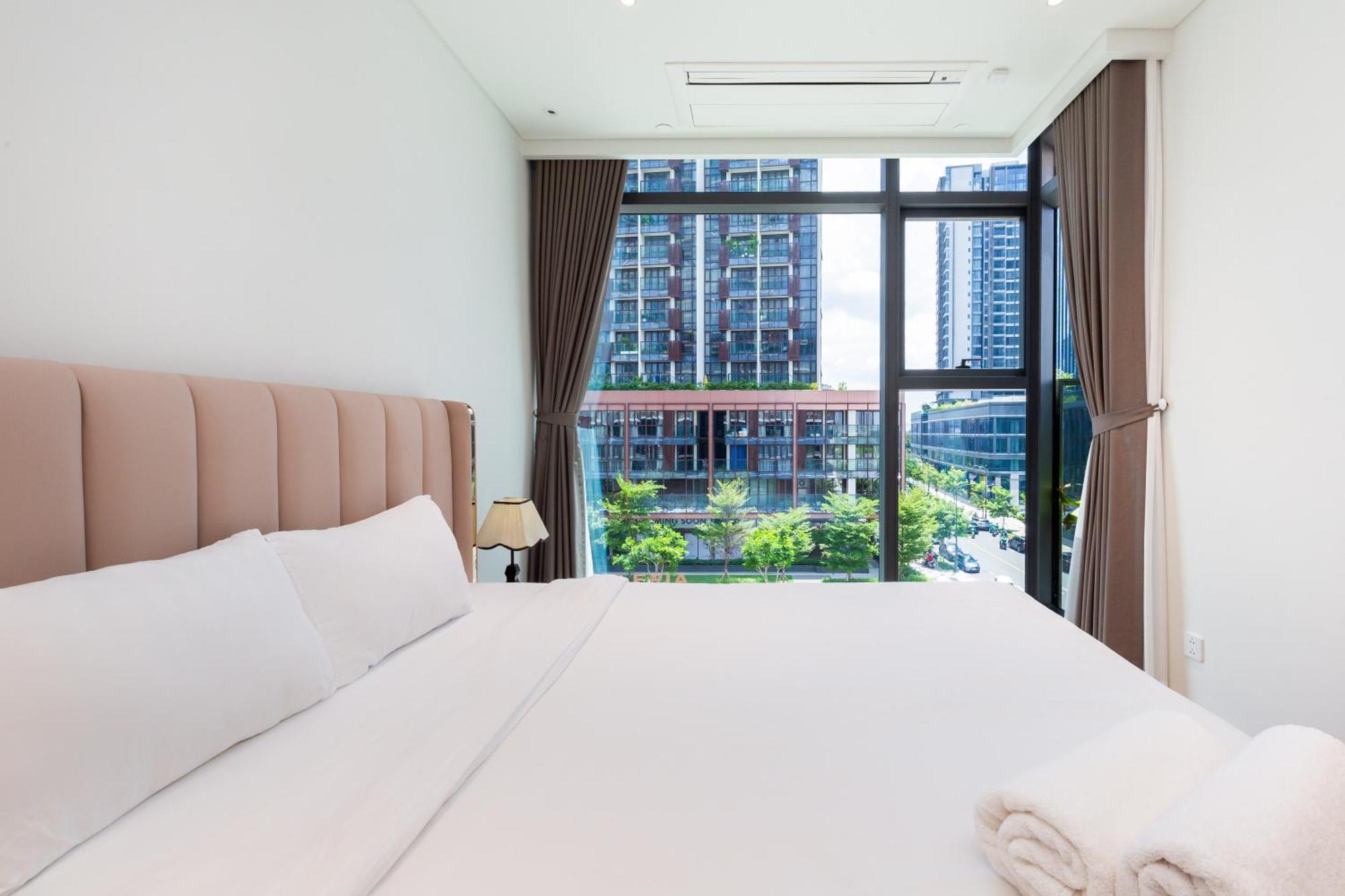 The Metropole -Complex "Opera, Crest, Galleria " -Free Pool-Gym-Sauna Room-Yoga Room ホーチミン市 エクステリア 写真